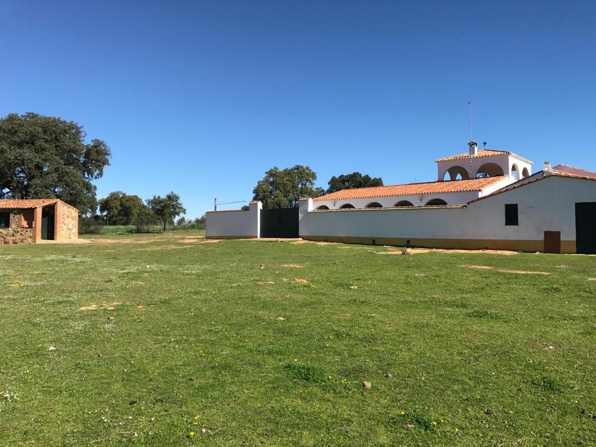 Casa Rural De La Finca Sierra Grande Hornachos Exteriör bild