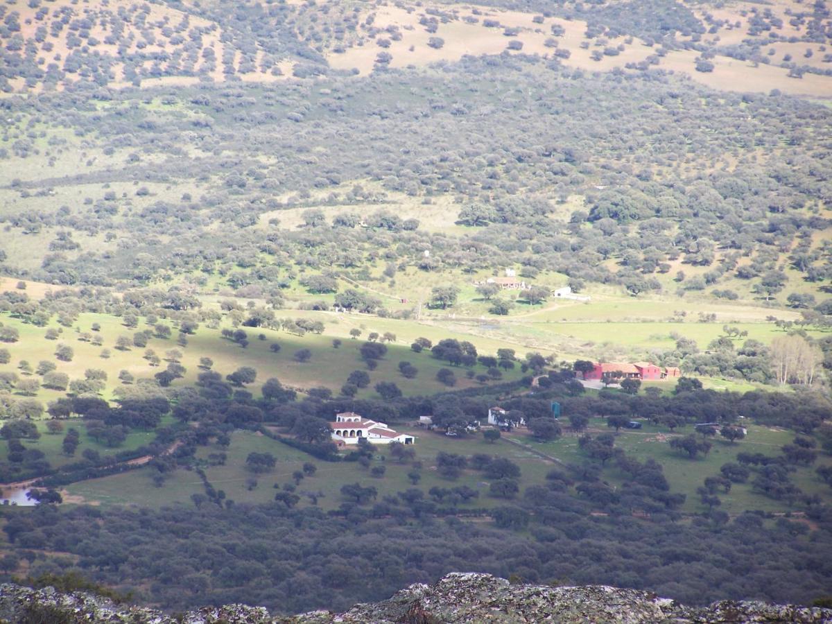 Casa Rural De La Finca Sierra Grande Hornachos Exteriör bild